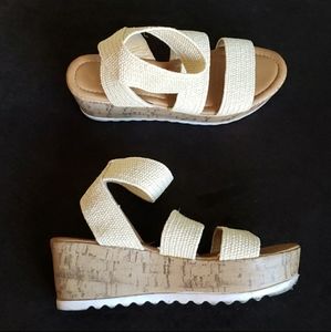 Wild Diva Platform  Sandals Size 8.5 Elastic upper